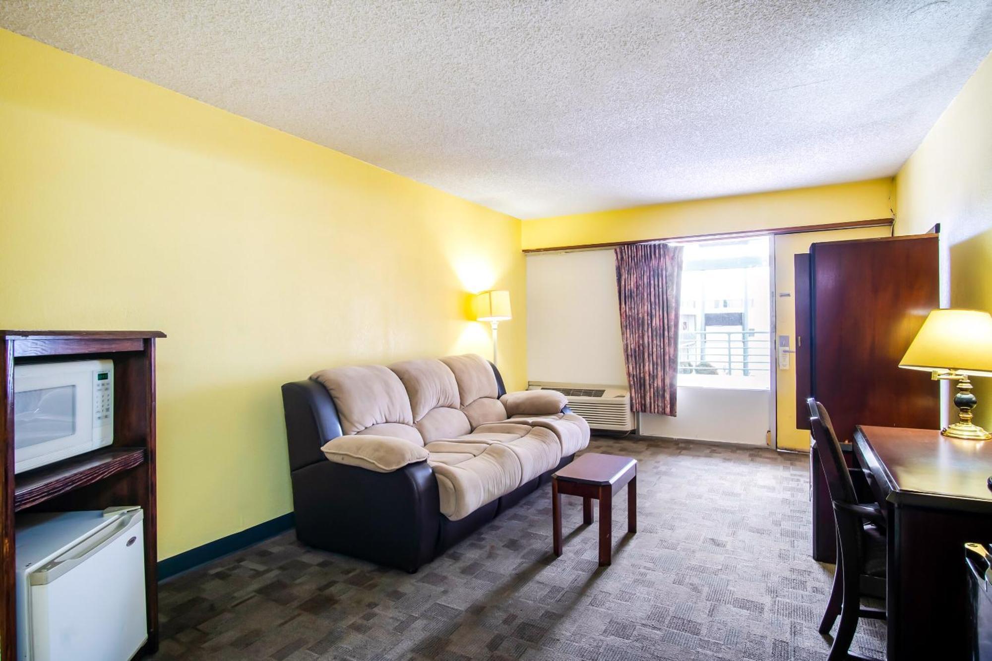 Oyo West 4th Ave Hotel Hutchinson
