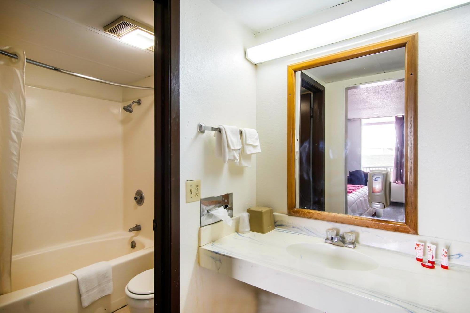 Oyo West 4th Ave 3*