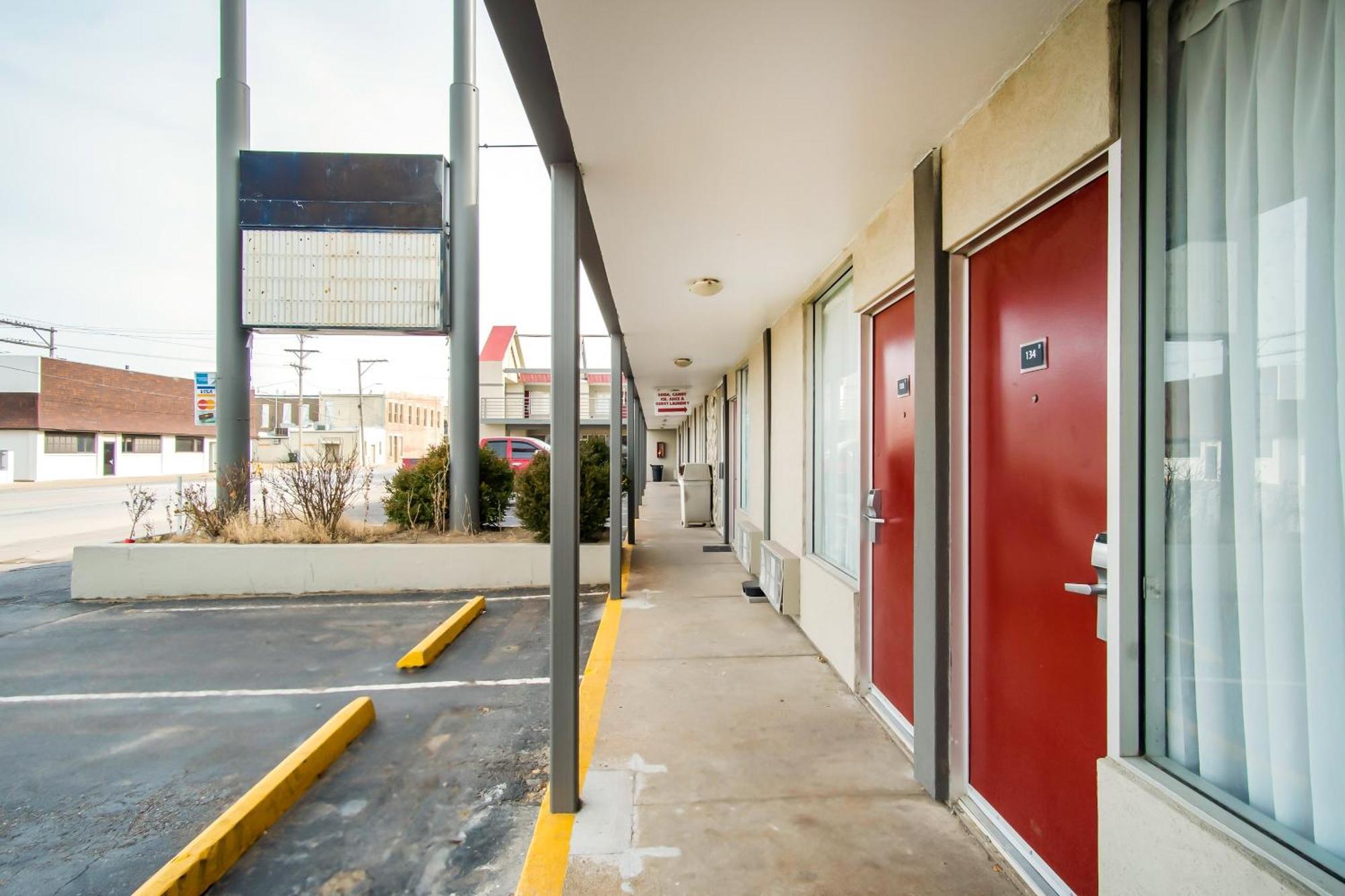 Hotel Oyo West 4th Ave Hutchinson